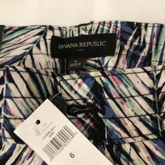 Banana Republic Pants - Banana Republic NWT fern design shorts